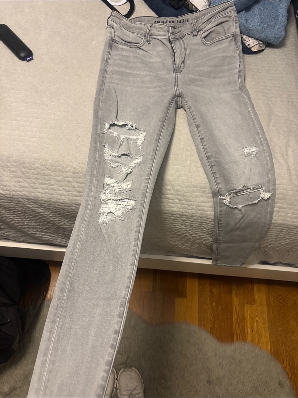 American Eagle Outfitters Light Gray Distressed Skinny Jeans